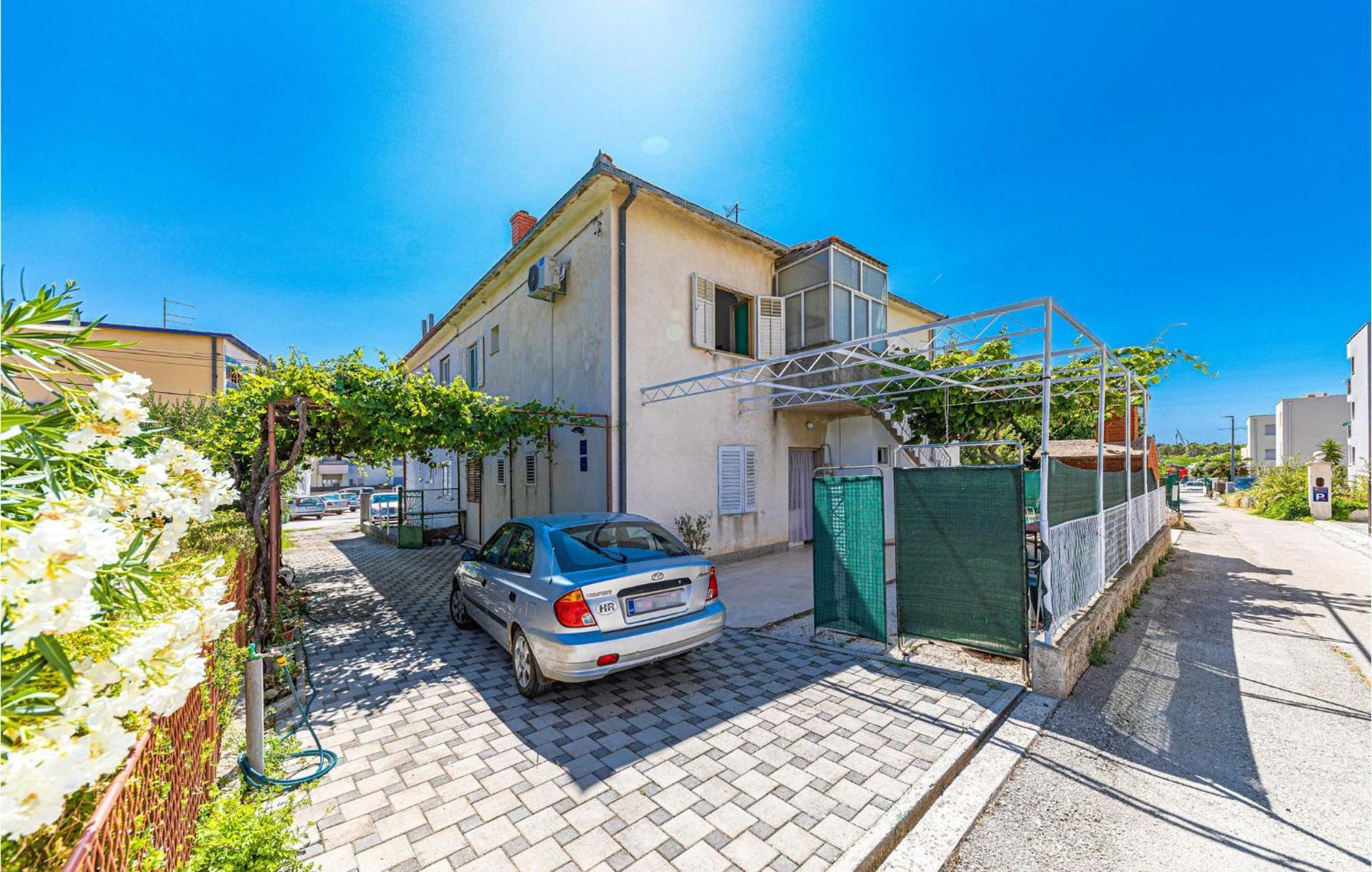 Appartement Beautiful In With Kitchen Trogir